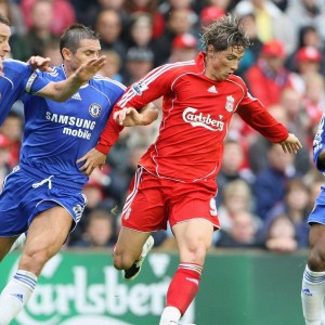 开云体育ios-极端打击：车手在险峻赛段的惊险逃脱瞬间，极端行动的意思